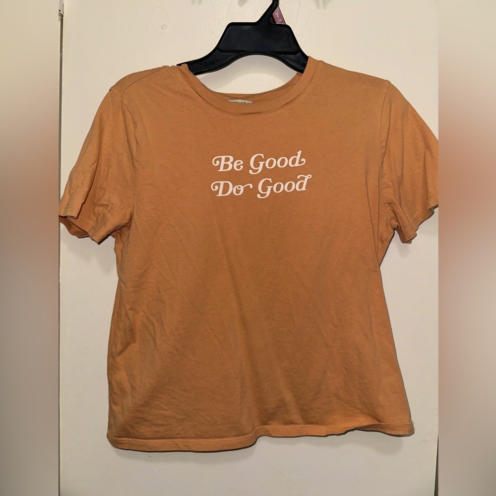 M orange tee